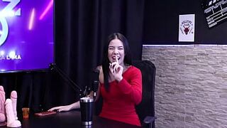 She put her hand on her ass to see if it was sore after having a blackout with a Colombian, and had her pussy in the girl's face, and about being with trans... - Dieni Gaúcha (SHEER/RED)
