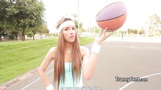 Cute skinny tranny likes solo sport