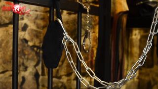 BDSM-DIY: Exciting self-bondage with socks and ice cubes