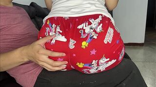 Innocent Stepdaughter Sitting on her Stepfather's Legs to Eat While the Pervert Enjoys her Ass