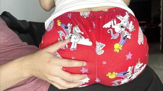 Innocent Stepdaughter Sitting on her Stepfather's Legs to Eat While the Pervert Enjoys her Ass