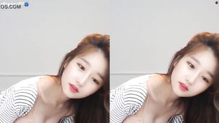 Korean girls show their butts