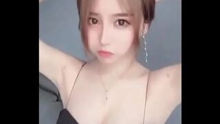 Chinese women's net road naked dew