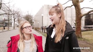 Heißes Vergnügen in der Universitätsbibliothek mit Holly und Ida