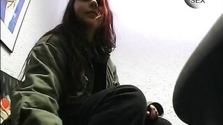 Teen mit den ersten BDSM Erfahrungen