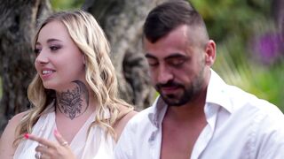 Lena Coxx and The Queen bang two guys on vacation in the south