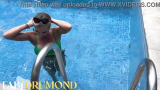 Hot milf got excited by the cold pool water and ended up masturbating - fabidrumond.com.br