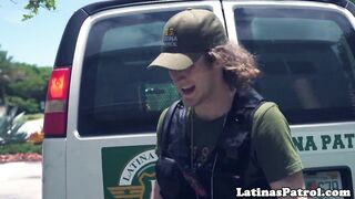 Latina immigrant sucks the US border patrol
