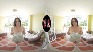 Vrlatina - Big Boobs Kardashian Busty Latina Giving It To Vr