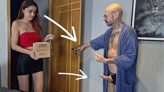 Delivery girl kept an eye on the old pervert's erection!