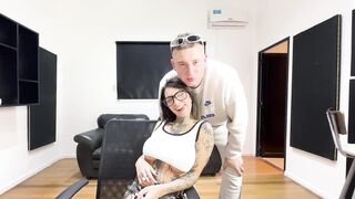 Cofla24cm steps by LuzzChan's streaming and fucks her roughly!