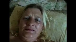 The son in law came inside the pussy and filmed to send to wife
