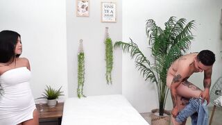 A new client turns me on and I decide to give his massage a happy ending - CAMILA HENAO