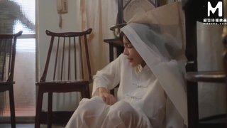 ModelMedia Asia - The widow who cheated on husband in front of his last photo