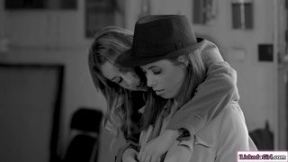 Lesbian witness trades info for pussy