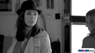 Detective is licking her snitchs snatch