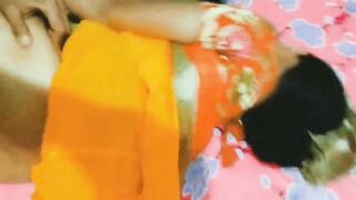 BILKUL DESI STYLE ME SAREE UTHA KAR CHUDAI