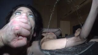 Extreme Squirt - She Orgasms so Hard, She Almost Hit the Ceiling! ´