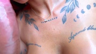 She bounced on my cock and sucked me nicely before sitting down