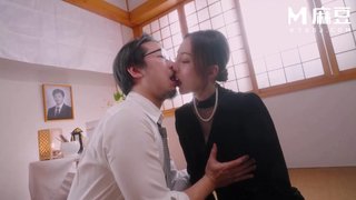 ModelMedia Asia - The older brother comforted the widow who had lost her husband with his cock