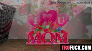 Stepmoms Booty Surprise Diana Grace, Enzo East