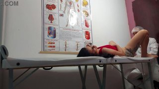 Gynecologist sticks finger in patient's anus and fucks her!