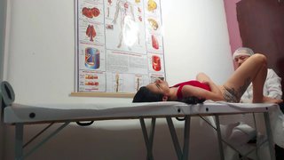 Gynecologist sticks finger in patient's anus and fucks her!