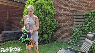 MILF ́Next Door La Duchesse calls repairman to get fucked after work