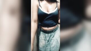 Garm Choot – Indian College Student Dancing Naughtily
