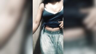 Garm Choot – Indian College Student Dancing Naughtily