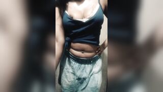 Garm Choot – Indian College Student Dancing Naughtily