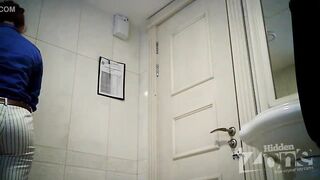 beauty wc peeping