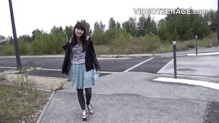 hairy teen Luna does porn casting