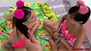 Hot friends in suspicious pranks! Mc Pipokinha and Mc Bekinha