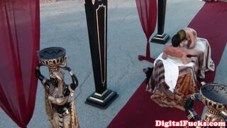Gorgeous egyptian queen hoovering cock