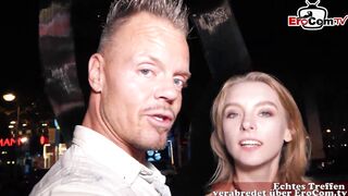 Junge Schülerin wird auf der Straße in Berlin verführt und zum EroCom Date Porno casting eingeladen