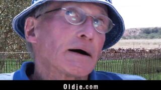 Old therapist got banged by his young pacient