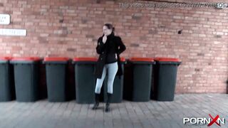 Amateur teen pissing her pants