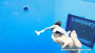 Cute Zuzanna is swimming nude in the pool
