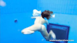 Cute Zuzanna is swimming nude in the pool