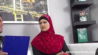 Lawyer settles for fine muslim pussy