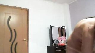 chica-desnudandose