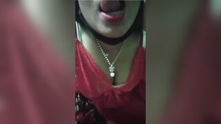 Indian Hot Girl Dances to Bollywood music