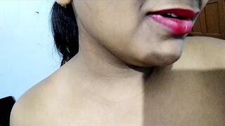 Indian girl showing big boobs during cam show