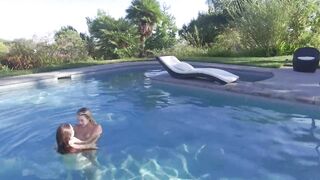 Tight YouTube Influencer masturbates solo public near pool