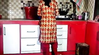 nokrani ko nehlane ke bad chod diya hot indian maid fucking after bathing 8.4