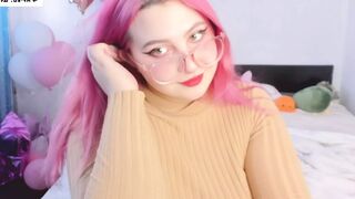 chubby girl teases you with her ass