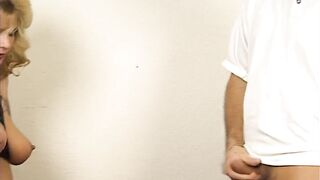 Blonde Lehrerin verfuehrt Schueler