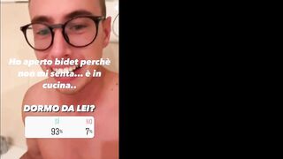 MAX FELICITAS ESCE DI CASA E SCOPA LA SUA PROFESSORESSA DI GRECO