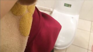 Quick amateur bathroom fuck